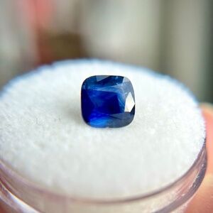 👑 1.54 CT Natural BLUE SAPPHIRE Certified Royal Blue Ceylon Gem